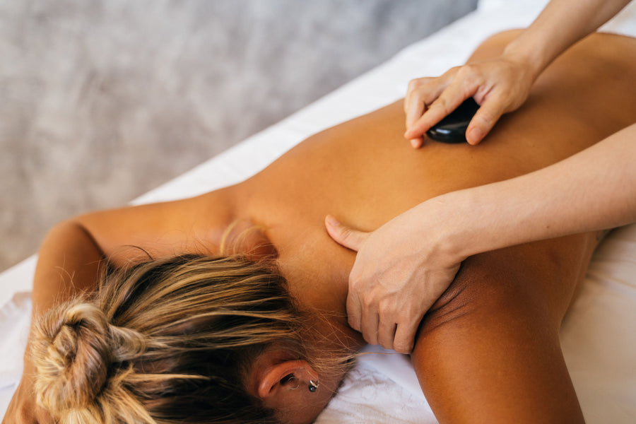 1x 60 Min. Ayurveda- oder Hot-Stone-Massage