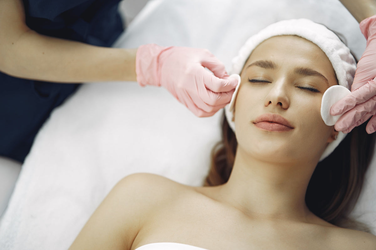 Gesichtsbehandlungen & Skincare