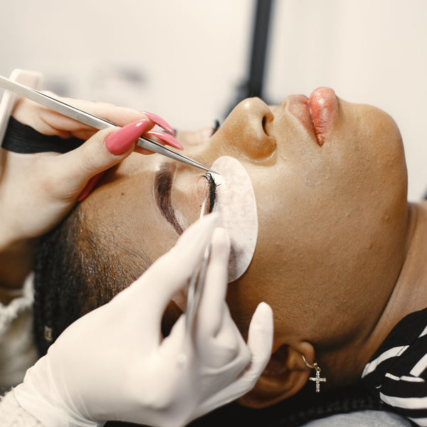 Remove eyelashes